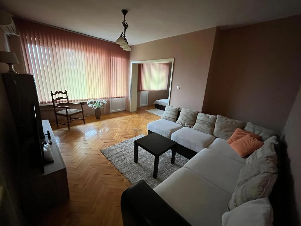 Apartmán Прекрасен Апартамент В Центъра Plovdiv